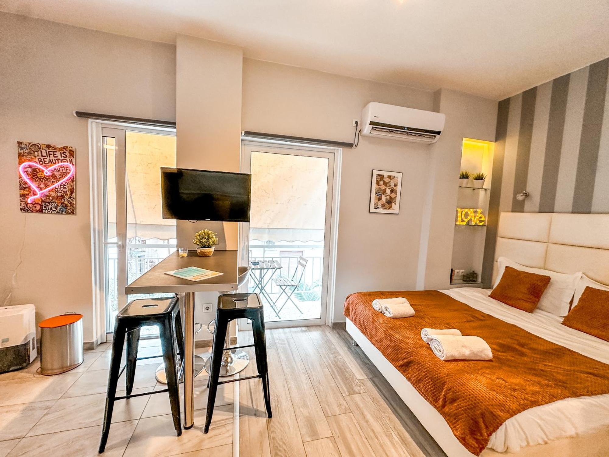 Walk To Markets From A Cozy By Cielo Homes Athens